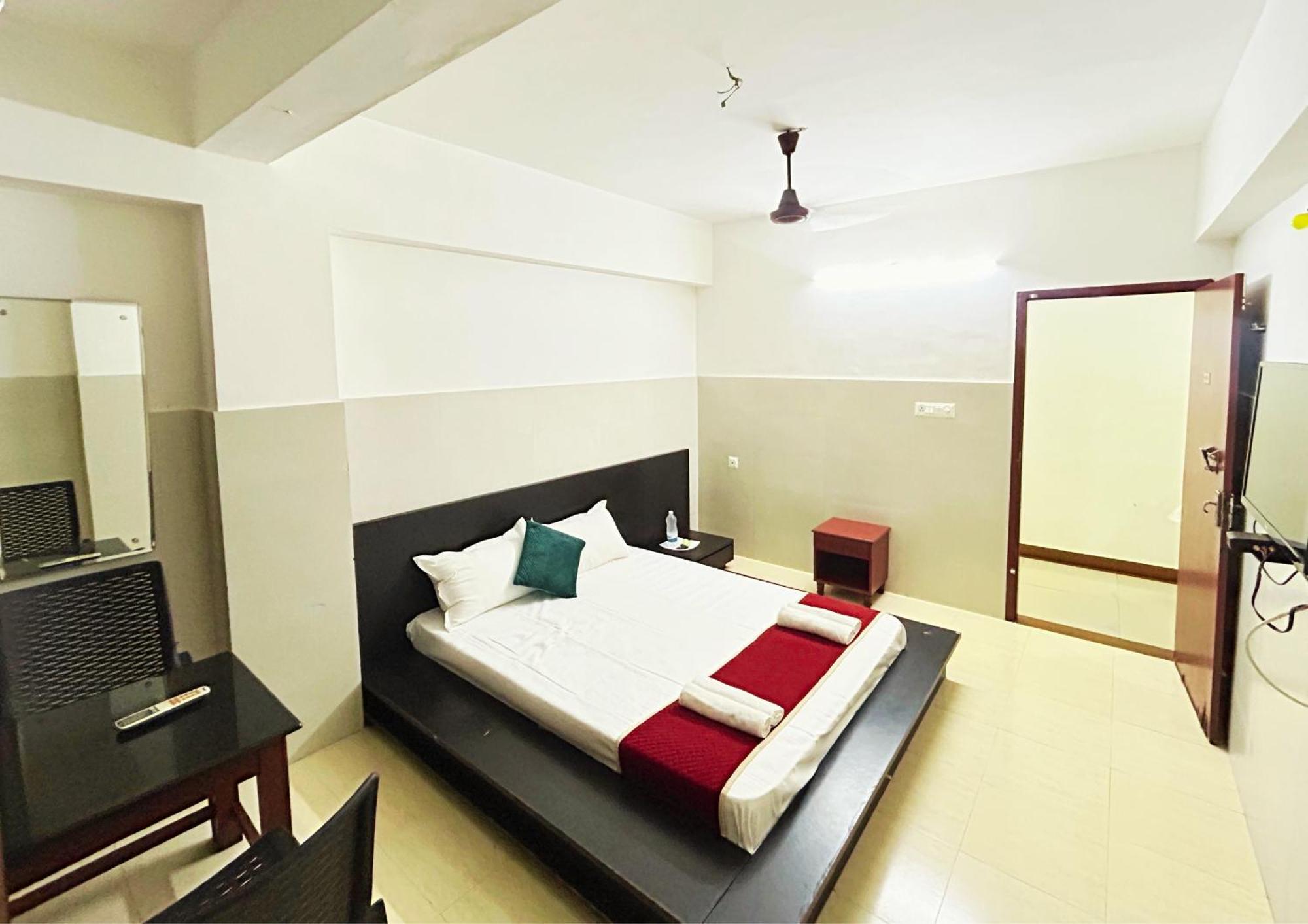 Отель Midtown Residency Кожикоде Экстерьер фото