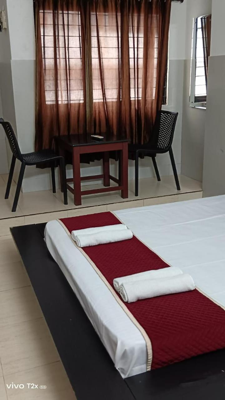 Отель Midtown Residency Кожикоде Экстерьер фото